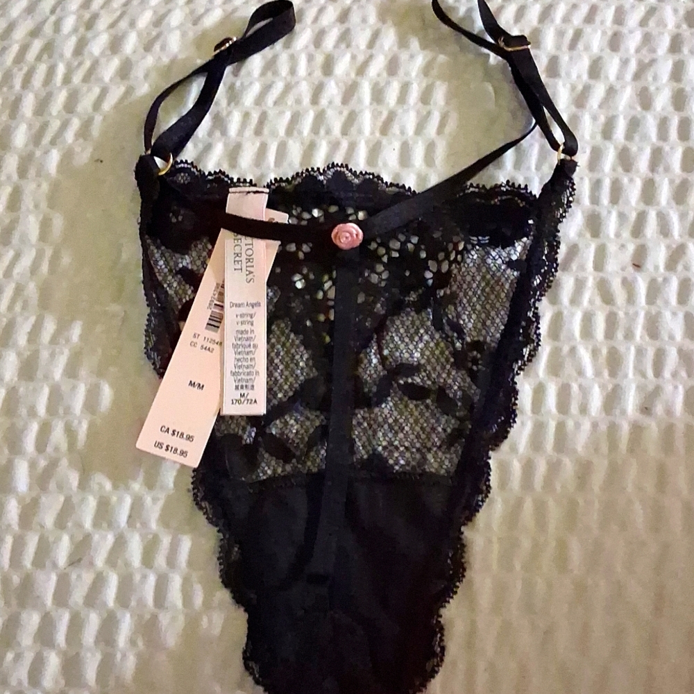 NWT VICTORIA'S SECRET DREAM ANGELS LACE ADJUSTABLE V-STRING PANTY IN BLACK
